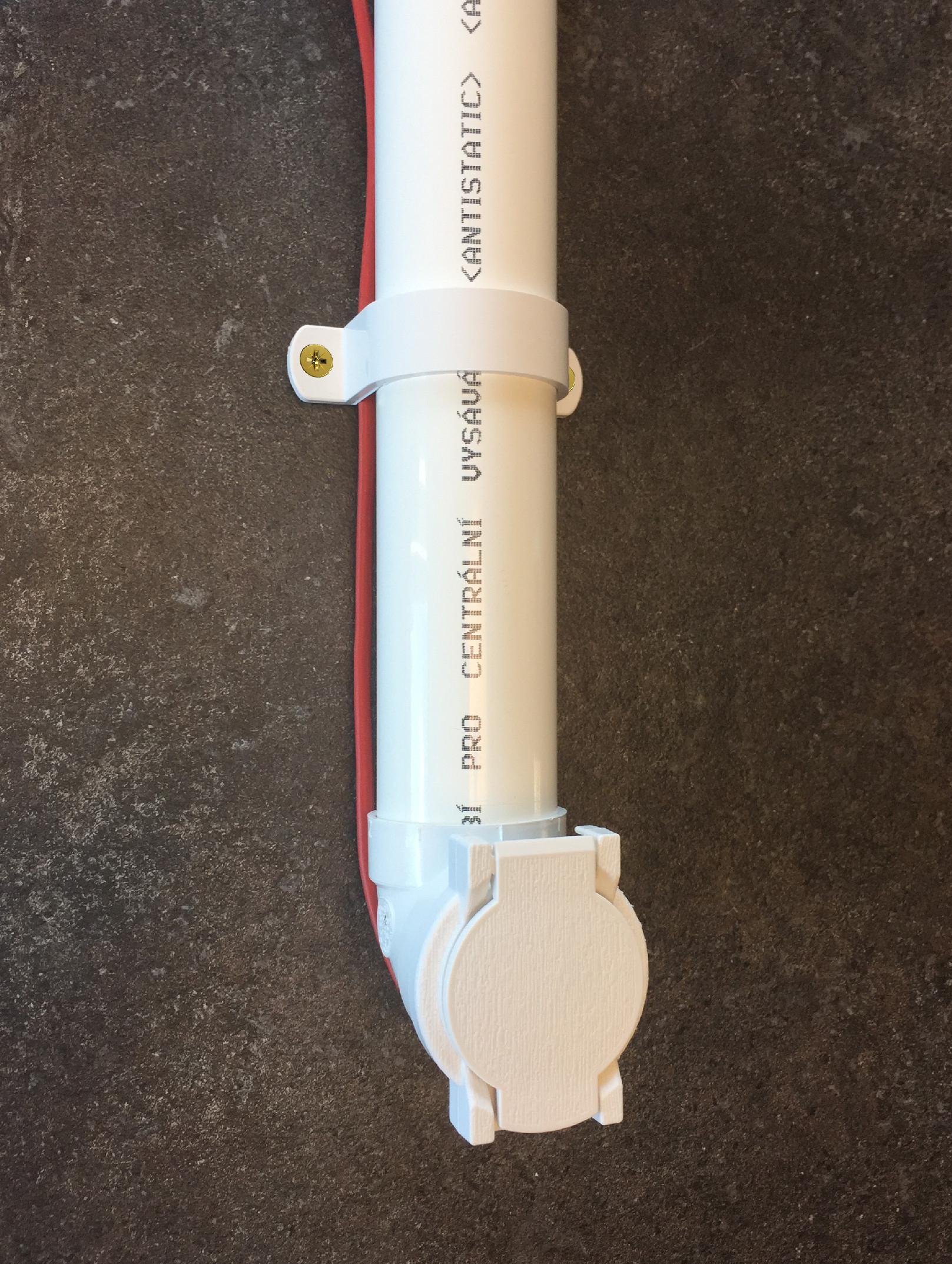 Vysavačová zásuvka nástěnná - bílá, určeno pro povrchovou montáž.