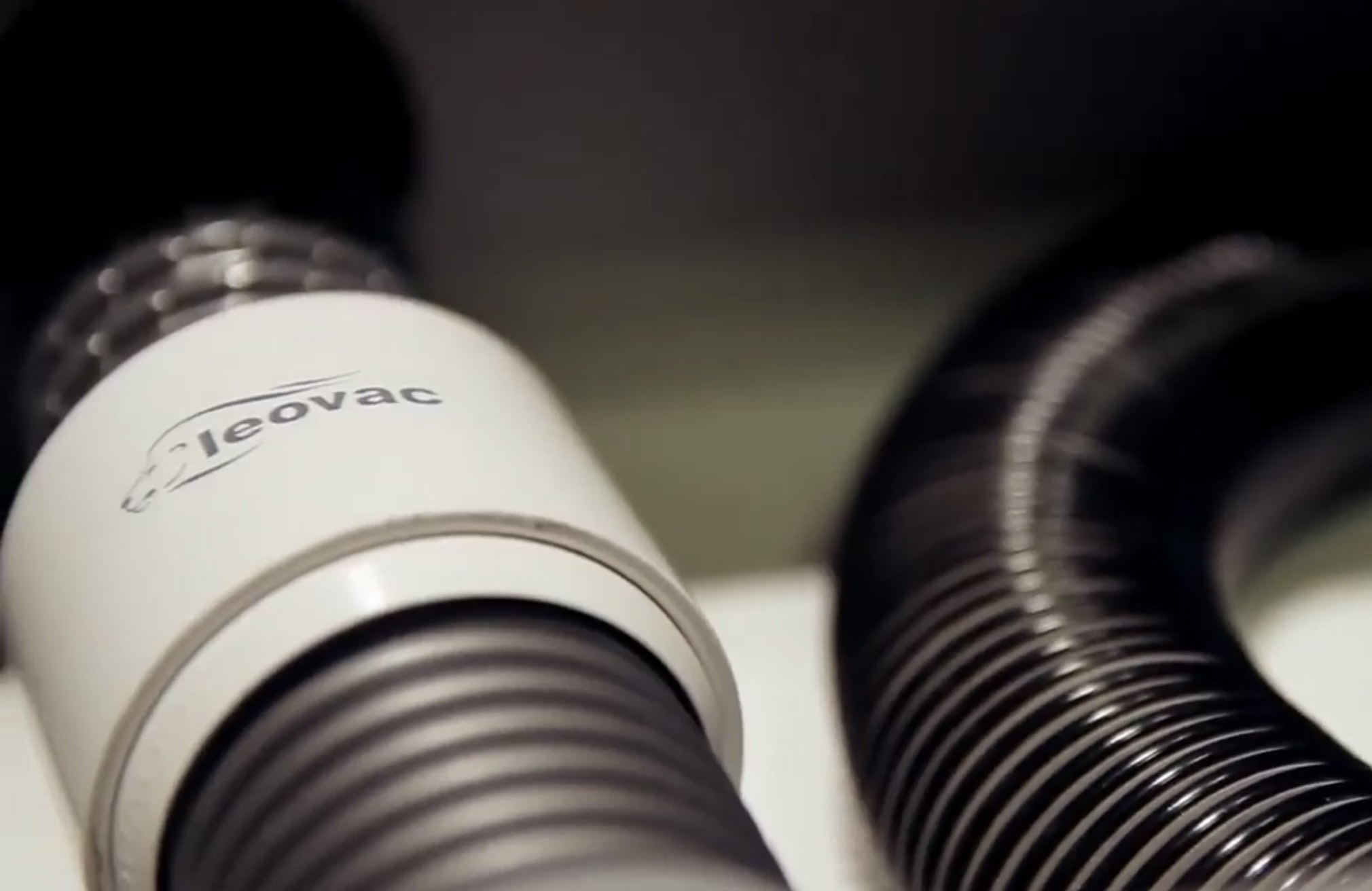 Speed Leo DRAWER - Natahovací hadice (5 m) - pro rychlý a snadný úklid.