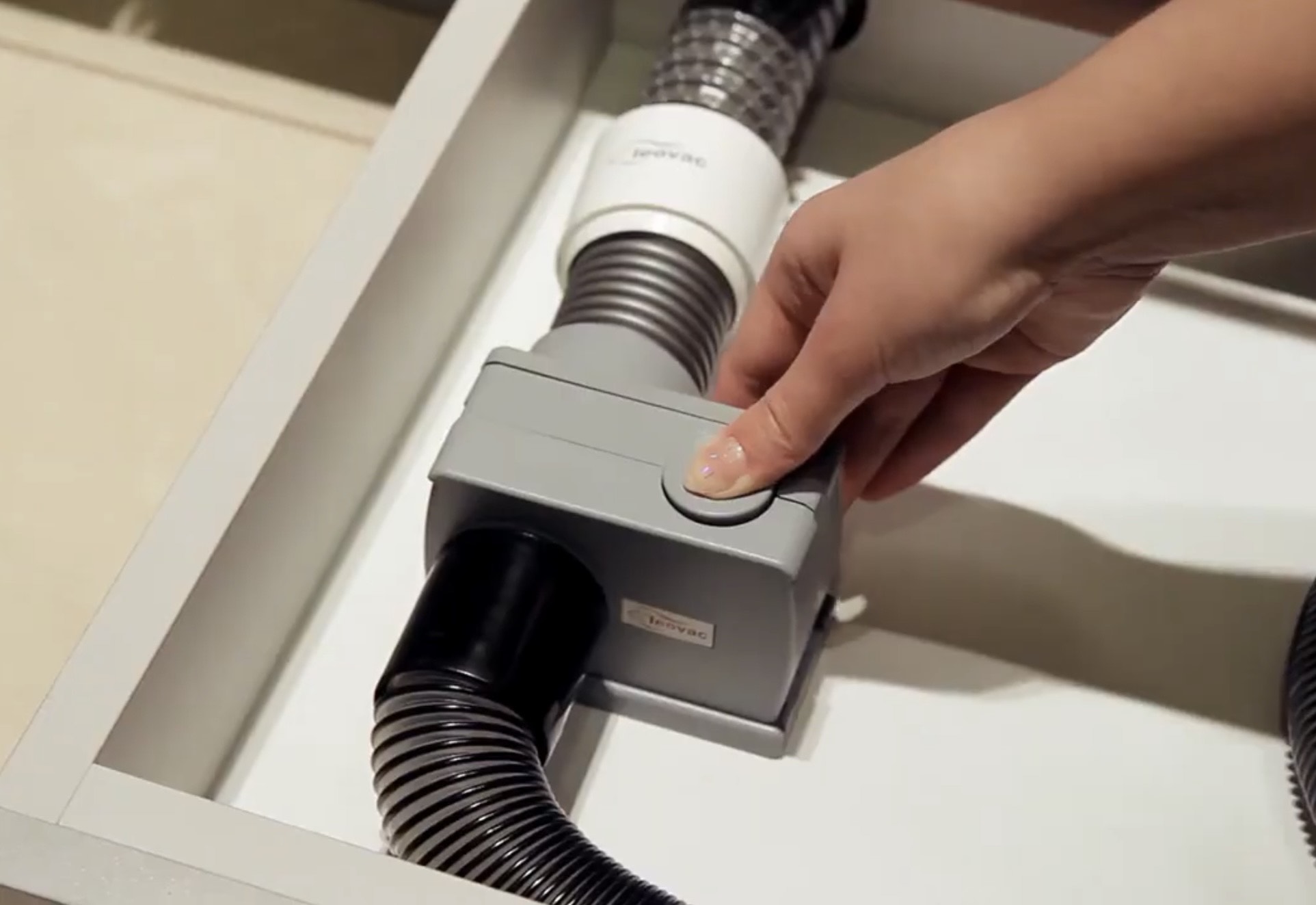 Speed Leo DRAWER - Natahovací hadice (5 m) - pro rychlý a snadný úklid.