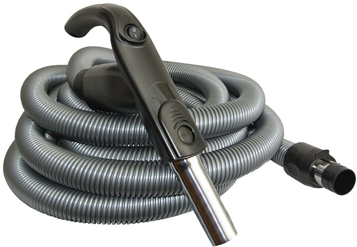 Sací hadice s vypínačem (OFF/ON) a ergonomickou rukojetí, délka 9,1 m (černá/stříbrná).