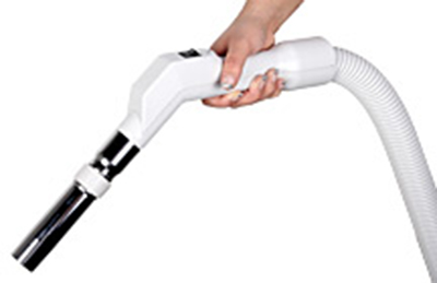 Sací hadice s vypínačem na rukojeti (ON/OFF) 15,1 m - světle šedá.